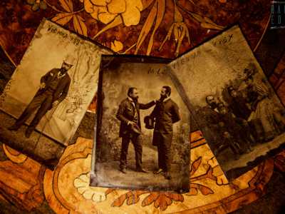 ...l� dove conserva foto, documenti e ritagli di giornali che raccontano le vita del suo illustre parente: Vittorio Scarano